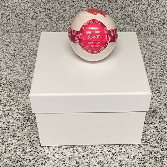 Bath & Body Works Japanese Cherry Blossom “Bath Fizzy” - Picture 10 of 10
